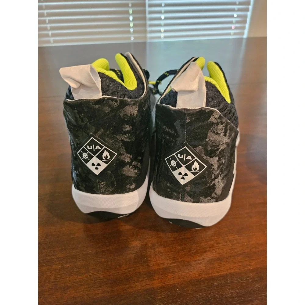 Under Armour Hammer MC 2.0 Men Shoes Sz 10.5 White Black Lace-Up Football Cleats